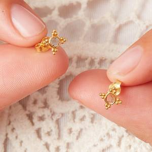 Boucles d'oreilles élégantes et uniques en argent sterling 925 plaqué or 18 carats avec diamants, motif étoile, cadeau tendance - Product Image 1