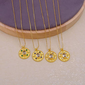 Collar con Medallón de Halo de Esmeralda y Piedra Central Color Rubor en Acabado Dorado de Inspiración Vintage, Joyería para Mujer para Ocasiones Especiales - Product Image 1