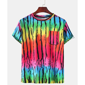 T-shirt pour homme à rayures tie-dye colorées avec poche, manches courtes, haut décontracté - Product Image 1