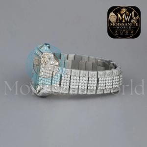 นาฬิกาข้อมือ Moissanite World Luxury Square ขนาด 38 มม. หน้าปัดอนาล็อกตัวเลขโรมัน ประดับเพชร สายสแตนเลส ตัวล็อคแบบ Deployment Clasp สำหรับทุกเพศ - Product Image 3