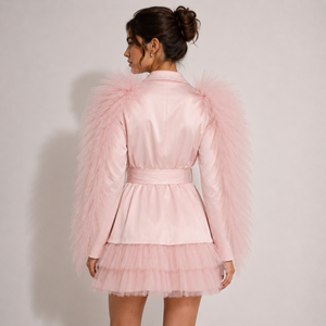 Robe mini blazer en satin rose de luxe pour femmes avec détails en plumes de tulle |   Robe de soirée tendance - Product Image 2