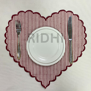 Manteles Individuales de Lino Rojo Ridhi con Bordado Rojo en Forma de Corazón, Manteles Individuales Reutilizables al por Mayor para Hoteles, Bodas y Eventos - Product Image 5