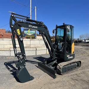 Mini-excavatrice Hyundai d'occasion conçue pour des travaux de terrassement précis, de creusement de fossés, d'aménagement paysager et de construction générale. - Product Image 6