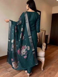 Conjunto de Top, Pantalón y Dupatta de Rayón para Mujer - Product Image 4