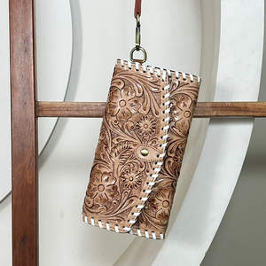 กระเป๋าสตางค์หนังวัวแท้ลายดอกไม้ งานแฮนด์เมด พรีเมียม ขายดี รุ่นใหม่ล่าสุด พร้อมสายคล้องมือ ป้องกัน RFID เหมาะสำหรับใช้ในชีวิตประจำวัน - Product Image 4
