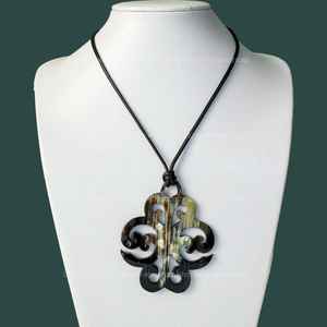 Colgante de joyería artesanal con diseño vikingo, artículo nuevo, joyería étnica hecha a mano y personalizada. - Product Image 1