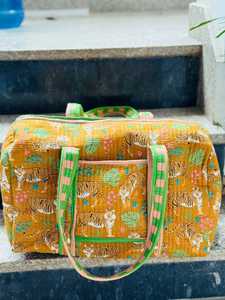 กระเป๋าเดินทางแบบมีซิป VEER HANDIRCRAFTS รุ่น QB-006 ลายดอกไม้ ผ้าโพลีเอสเตอร์บุผ้าฝ้าย ขนาดใหญ่ จุของได้เยอะ เหมาะสำหรับเดินทางช่วงสุดสัปดาห์ - Product Image 2