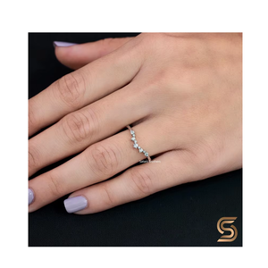 Anillo Minimalista de Moissanita Curvado con Diamantes de 1.10mm, 1.70mm, 2.00mm, Corte Redondo, Tipo Cluster, para Boda, Color D, VVS1, Oro Sólido de 14K - Product Image 4