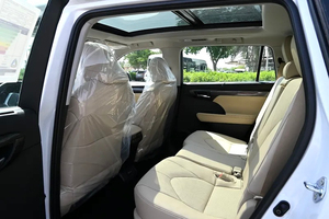 Brand New 2025 Toyto ta Highlan der Limited 2.5L Hybrid 4WD GCC Specs SUV 299Hp 4Cylinder Automatic Transmission Left <b>hand</b> - Product Image 4