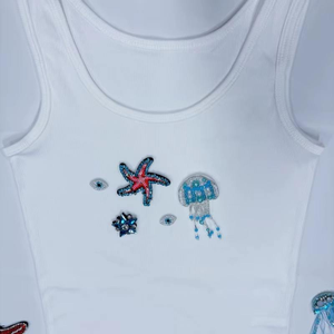Top Corto Bordado a Mano con Cuentas de Semillas Únicas, Top de Fiesta con Cuentas de Semillas de Lujo de Boutique - Product Image 1