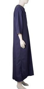 Thobe bleu marine brodé avec motif imprimé, manches courtes, style traditionnel, robe arabe pour homme, style Dubaï, Al Daffah. - Product Image 4