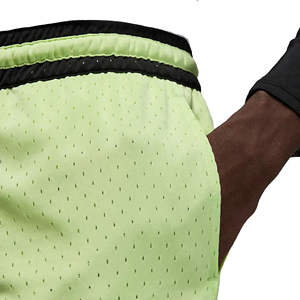 Nouveau short de plage léger en maille pour homme, style designer, idéal pour le surf et le sport décontracté, avec logo personnalisé, short de bain en maille pour homme. - Product Image 4