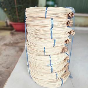 Vente en gros de matériel de noyau de manau de canne en rotin brut pour la fabrication de rouleau de sangle, emballage en vrac 50KG de canne en rotin et noyau prêt pour l'expédition - Product Image 1