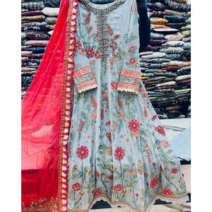 Robes de soirée de créateur Tenue de soirée élégante Ensemble de costumes avec séquences - Product Image 1