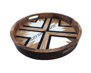 Vente en gros Plateau de service en manguier et incrustation de résine époxy avec poignée Finition naturelle Utilisation pour hôtels et restaurants Origine indienne - Product Image 1