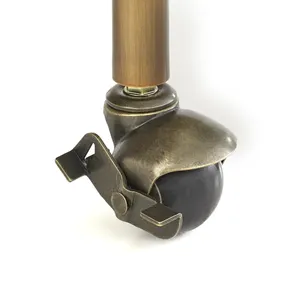 Chariot de service rond moderne en métal avec finition laiton poli, style glamour, design durable pour la salle à manger ou la décoration - Product Image 3