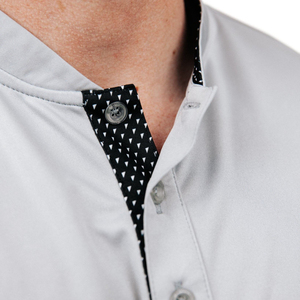 Polo de Manga Corta para Hombre, Color Gris Claro, Corte Regular, Cierre de Botones, Tejido de Punto - Product Image 5