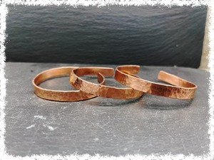 Pulsera de Cobre Puro para Terapia Magnética y Alivio del Dolor, Pulsera de Cobre Minimalista con Acabado Liso en Venta - Product Image 4