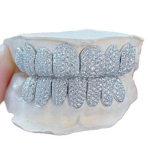 Grillz personnalisés 8 dents en Moissanite VVS, entièrement sertis, style Hip Hop, bijoux de luxe sur mesure par Trisha Jewels - Product Image 1