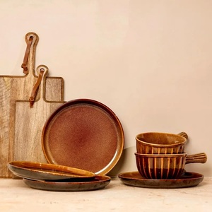 Assiette de table en céramique texturée rustique ambre, finition éclat réactif audacieux, teinte terre profonde, choix robuste et durable pour la mise en scène de la table - Product Image 6