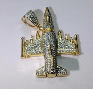 Colgante de Avión Personalizado con Incrustaciones de Diamantes – Estilo Hip Hop con Moissanita, Plata 925 con Acabado en Oro Amarillo - Product Image 3