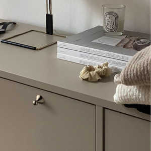 Bouton de meuble moderne à base conique et sommet sphérique, finition argent brossé, bouton de tiroir minimaliste pour armoire de cuisine, armoire et quincaillerie de meubles - Product Image 5