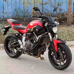 Motocicleta Yamaha MT-07 con Motor de 689cc, Refrigeración Líquida, Dos Cilindros, Transmisión de 6 Velocidades, Frenos ABS - Product Image 1