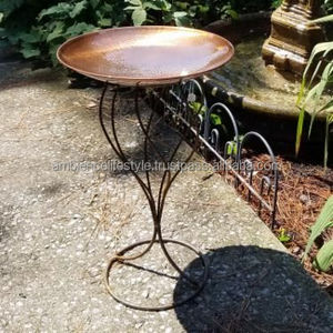 Bain d'oiseaux classique en métal pour jardin, patio, design élégant, base robuste, attirant les oiseaux, avec bassin de rétention d'eau. - Product Image 3