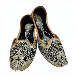 Chaussures en cuir véritable brodées pour femmes, tendance mode, style traditionnel pour les fêtes, fermeture à bande élastique, absorbant la transpiration, style de marche - Product Image 1