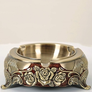 Cenicero Cuadrado de Aluminio sin Humo con Patrón en Relieve, Diseño Americano Vintage, Resistente al Viento y al Calor, Duradero para Uso en Interiores y Exteriores - Product Image 4
