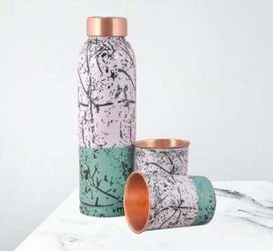 Bouteille d'eau en cuivre effet marbre, imprimé bicolore, réutilisable, avec verre assorti, pour voyage, bureau et cuisine - Product Image 2