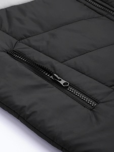 Blouson matelassé pour homme noir, rouge et blanc, coupe-vent, style sportif, col montant, fermeture éclair sur le devant, coupe régulière - Product Image 4