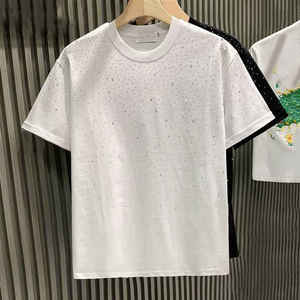 เสื้อยืดแขนสั้นสีขาวสำหรับผู้ชาย Five B ลายจุดกลิตเตอร์ คอกลม ทรงปกติ สวมใส่สบาย ผลิตจากผ้าฝ้ายถัก ระบายอากาศได้ดี - Product Image 1