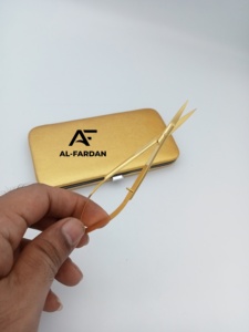 Tijeras para Cejas Chapadas en Oro de 24K, Hoja Curva y Recta de Alta Calidad con Nombre de Marca Personalizado, Tijeras de Maquillaje para Cejas con Resorte - Product Image 1