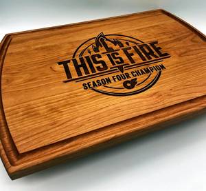 Tabla de Cortar Rectangular de Madera de Acacia Grabada Personalizada con Agarre Manual, Tabla de Cocina de Madera Maciza Antideslizante con Logotipo Personalizado - Product Image 1