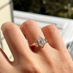 Anillo solitario de moissanita con corte hexagonal holandés Art Deco para unisex, plata 925 original con baño de oro, regalo de boda para novia. - Product Image 2