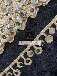 Ribete de encaje bordado con lentejuelas doradas premium en forma de gota de agua para Saree, Lehenga, Blusa, Prendas Étnicas y Bolsos - Product Image 4