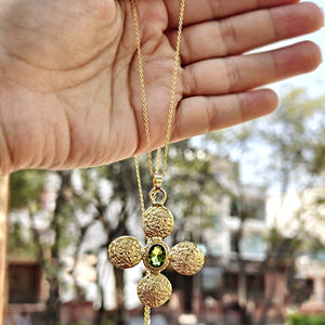 Collier moderne en or plaqué 18 carats avec pendentif en quartz péridot taillé ovale, bijou de créateur, chaîne de collier statement - Product Image 4