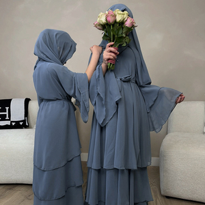Chemise décontractée noire à manches longues unie pour femme grande taille, coupe ample, longueur intégrale, en polyester satiné, avec décolleté en V et détail ouvert sur le devant, idéale pour l'été - Product Image 4