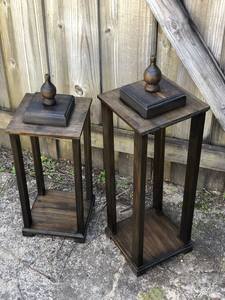 Farol de vela de madera hecho a mano y personalizado con tapa negra, portavelas vacío para eventos y decoración del hogar - Product Image 1
