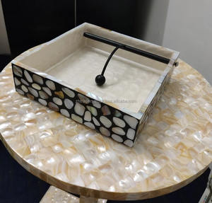 Boîte à mouchoirs artisanale avec incrustation de nacre et gravure florale détaillée, fabriquée à la main pour une utilisation luxueuse à la maison, à l'hôtel ou en entreprise - Product Image 5