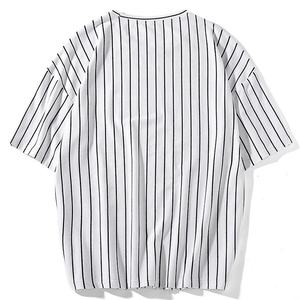 Camisa holgada moderna con corte extragrande que aporta un toque audaz a atuendos informales con una comodidad premium. - Product Image 2