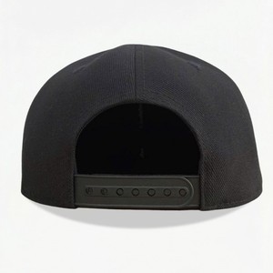 หมวกแก๊ปทรงแบนแบบ Snapback พร้อมโครงสร้างทรงแข็งและสายรัดปรับได้ เหมาะสำหรับสตรีทแวร์และสไตล์ลำลอง - Product Image 6