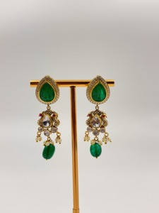 Boucles d'oreilles pendantes en argent sterling 925 avec pierre couleur émeraude, moissanite Polki et perles, finition or antique, bijoux de mariée - Product Image 3