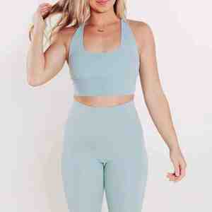 Ensemble de yoga sur mesure pour femmes : ensemble de yoga en matière solide et durable, vêtements de sport, vêtements de fitness, ensembles de yoga pour la gym - Product Image 1