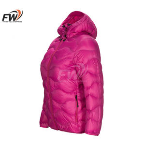 Chaqueta Acolchada de Alta Calidad al por Mayor con Logotipo Personalizado, Chaqueta de Invierno Acolchada de Nailon Transpirable para Mujer - Product Image 3