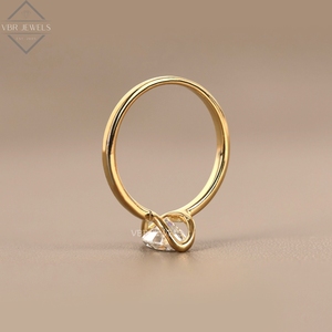 Anillo de Diamante Solitario Cultivado en Laboratorio con Corte Pera, Claridad VVS1-VVS2, Chapado en Rodio, Certificado IGI, Oro Amarillo, Anillo de Compromiso Minimalista - Product Image 2