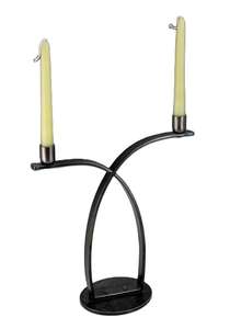 Porte-bougie double en métal sculptural moderne, support minimaliste en fer noir pour bougies coniques, pour table ou cheminée - Product Image 2