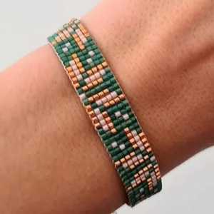 NOUSHAD ARTISANAT - Bracelet Perlé Fait Main Motif Carré Noir Jaune Argenté pour la Fabrication de Bracelets Certifié IGI NH-697 - Product Image 1