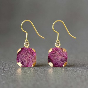 Pendientes de Aro Colgantes de Cuarzo Rosa Natural Ratnarachit al por Mayor, Chapados en Oro de 18k con Engaste de Canal, Minimalistas con Gema de Alambre - Product Image 3